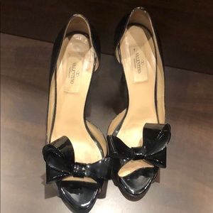 VALENTINO GARAVANI BlACK BOWS HEELS